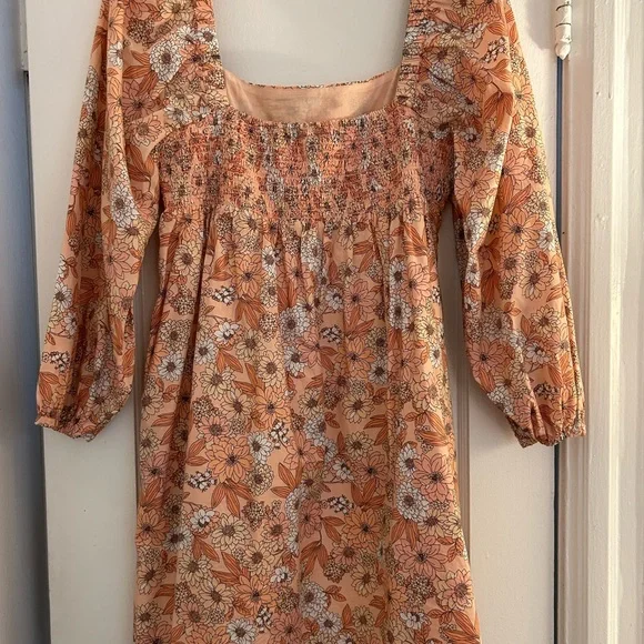 Such a cute dress! Peach floral perfect for summer and a vacation! - Picture 7 of 8